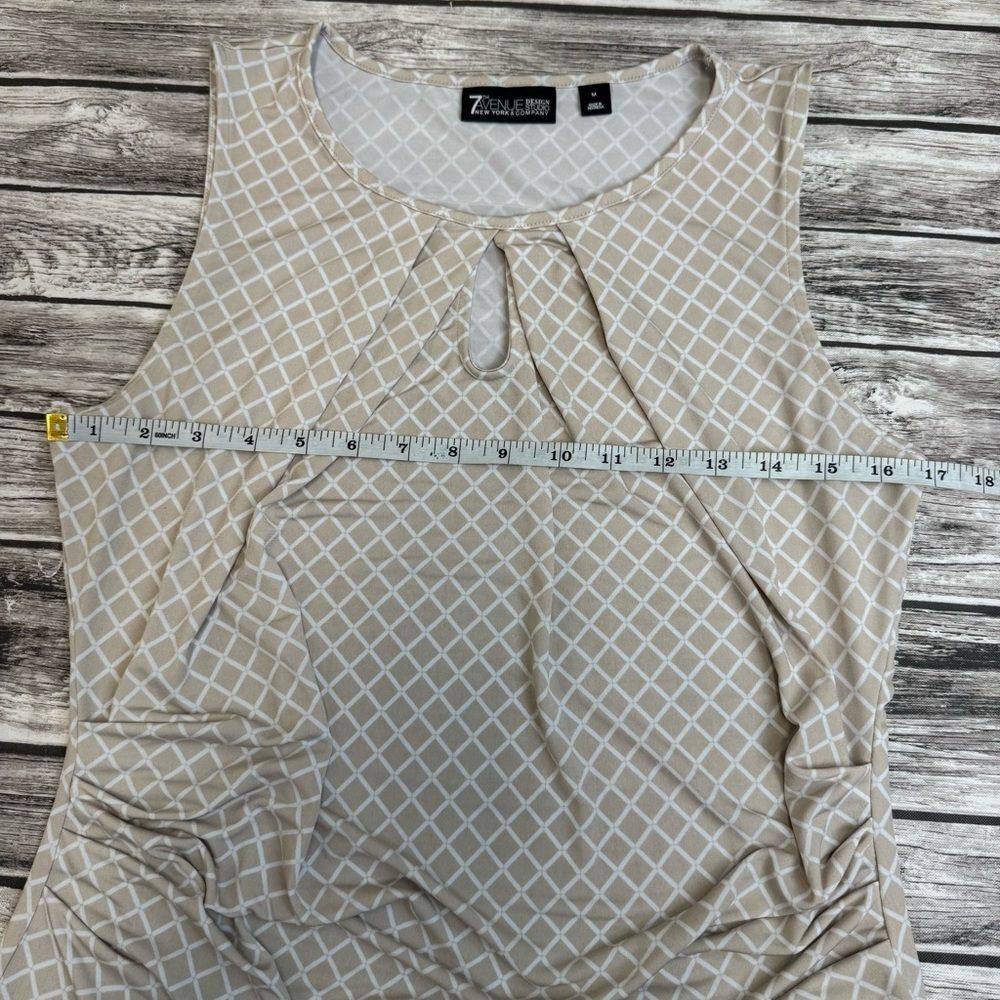New York & Company Beige Geometric Keyhole Sleeveless Tank - Picture 9 of 12